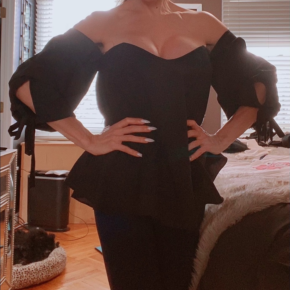New Wo tags black off shoulder puff sleeves top